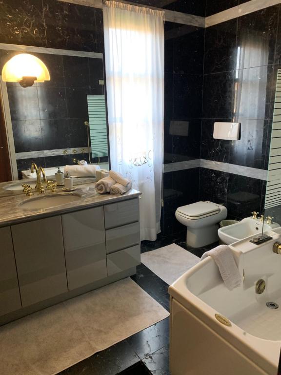 Villa Camilla bathroom